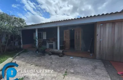 Casa de posse, com 03 dormitórios e 02 banheiros - centro da cidade