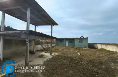 Casa beira mar, no centro de balneário pinhal, com mirante com vista para o mar