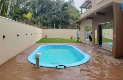 Casa com piscina, hidromassagem e perto do mar e com vista para a mata – qualidade de vida a 12 minutos da praia