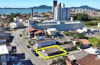 Sala comercial de esquina no centro de penha – localização estratégica