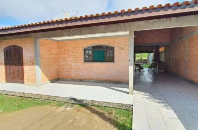 Casa térrea com 2 suítes e amplo quintal – centro de balneário piçarras