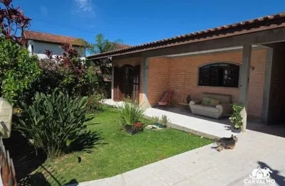 Casa térrea com 2 suítes e amplo quintal – centro de balneário piçarras