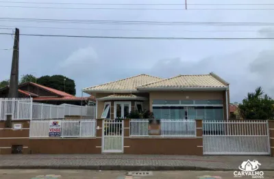 Casa mobiliada à venda em itajuba, barra velha, a 400m da praia. 3 quartos, suíte com closet, área gourmet e amplo quintal.