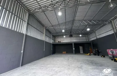 Excelente galpão de 270m² disponível para locação anual próximo a av. cirino cabral - itajubá, barra velha/sc.