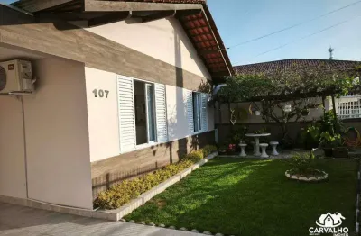 Casa mobiliada com 3 quartos, suíte e amplo quintal a 150 metros da praia em itajuba, barra velha