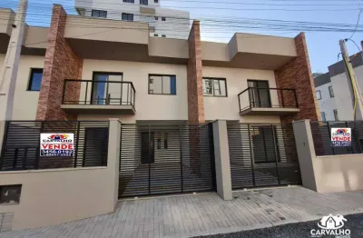 Sobrado com suíte, lazer e alto padrão a 200 metros do mar no bairro itajuba em barra velha