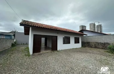 Casa com amplo terreno para locação anual no bairro tabuleiro em barra velha