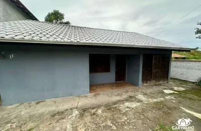 Casa com 3 dormitórios e amplo terreno no bairro itajuba em barra velha