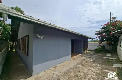 Casa com 3 dormitórios e amplo terreno no bairro itajuba em barra velha