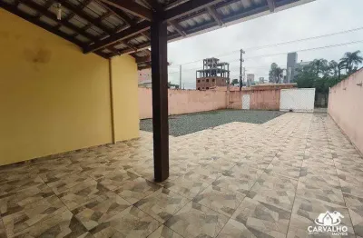 Casa com 3 dormitórios e amplo terreno para locação no bairro itacolomi em balneário piçarras