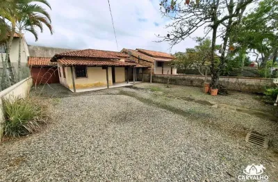 Casa a 150m da praia com 2 dormitórios e amplo quintal em itajuba, barra velha/sc