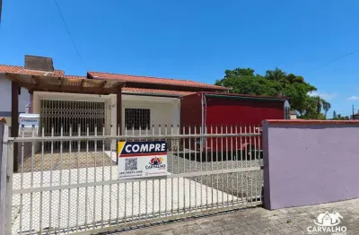 Ampla casa 3 quartos a 300 metros da praia do cerro, a venda em barra velha-sc