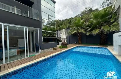 Sobrado alto padrão (locação anual) finamente mobiliado a poucos metros da praia do grant – barra velha/sc