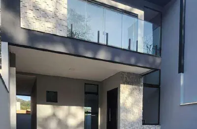 Sobrado com Piscina Privativa no Bairro Nossa Senhora da Paz em Balneário Piçarras/SC – Condições Facilitadas Direto com Proprietário