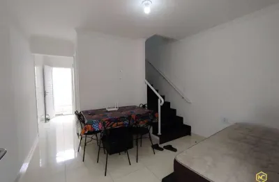 Casa em condomínio fechado para alugar na avenida guadalajara, 2674, guilhermina, praia grande por r$ 2.000