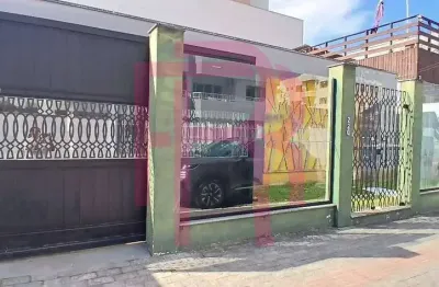 Casa comercial para locação no bairro nações em balneário camboriú.