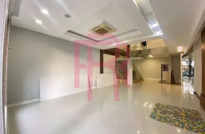 Sala comercial com mezanino para locação no centro de balneário camboriú.
