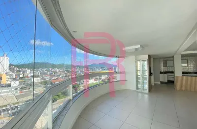 Apartamento com 03 dormitórios para locação anual em Balneário Camboriú.