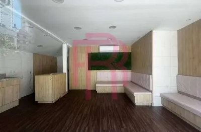 Sala comercial para locação na Terceira Avenida em Balneário Camboriú.