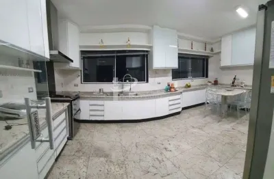 Sobrado à venda com 437m² de área útil, 03 suítes, piscina e 03 vagas de garagem , jardim têxtil, sã