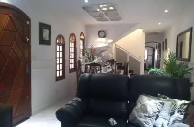 Belíssimo sobrado com 3 dorms sendo 1 suíte com closet / sala 2 ambientes/ cozinha/ lavanderia/ lava