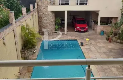 Sobrado com piscina comercial e edícula externa 12 vagas