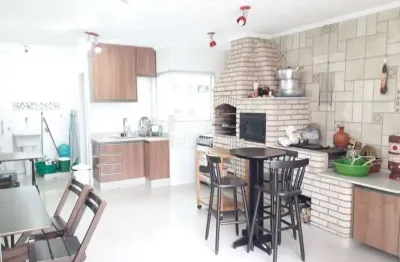 Lindo sobrado, novo, alto padrão de acabamento, 200 m² de área construída,