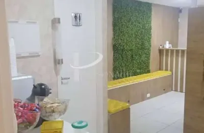 Sala comercial para locação com 63m², 02 banheiros e 02 vagas por r$ 7.000,00 o pacote!