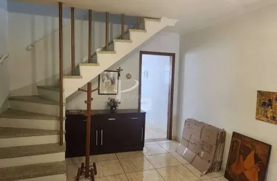 Sobrado 2 dormitórios amplos, 1 vaga, quintal - tautapé - sp.