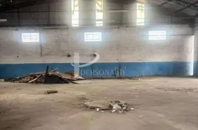 Galpão para locação-• 850 m2 • 4 banheiros. • pé-direito com 6 m. • trifásico .são mateus- zona leste- sp