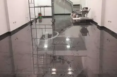 Galpão área do terreno 300 metros , sendo 10 de frente e 30 de fundo, área construída 450mts.