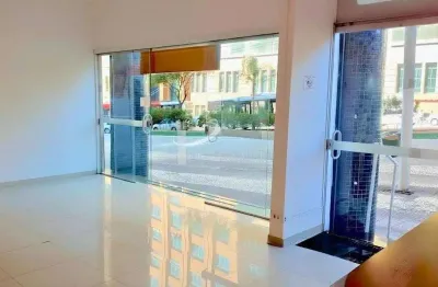 Comercial/loja para venda e locação-270m2-2 banheiros-cozinha- 3 pavimentos-piso térreo-mezanino e depósito-brás-sp.