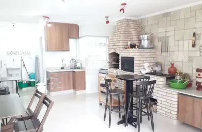 Sobrado de alto padrão, com excelente acabamento e 200 m² de área construída, à venda e para locação no bairro do Tatuapé, São Paulo.