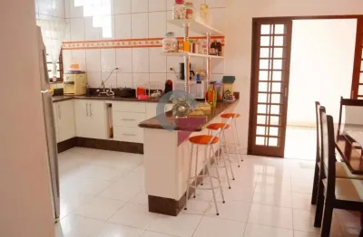 Casa com 4 quartos à venda na vila menino jesus, caçapava  por r$ 415.000