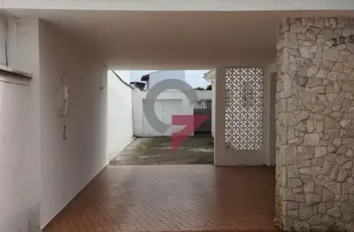 Casa com 3 quartos para alugar na Vila Nossa Senhora das Graças, Taubaté  por R$ 3.500