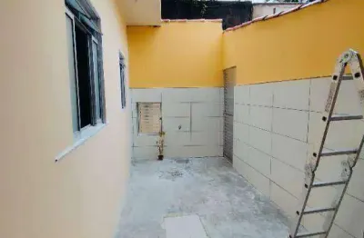 Casa 2 quartos, área externa e garagem. bairro são pedro.