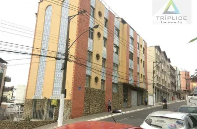 Apartamento térreo 3 quartos com vaga numerada e livre. localização privilegiada no paineiras em frente ao supermercado e a 5 minutos da ufjf.