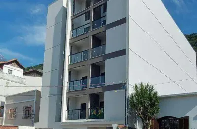 Studio com varanda e garagem. localização privilegiada no paineiras.