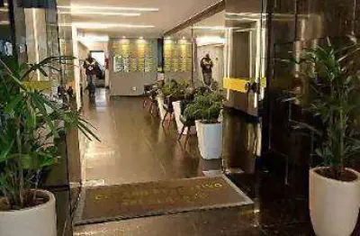 Sala comercial com sala de espera em localização privilegiada no centro de juiz de fora.