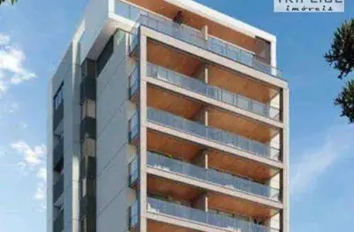 Cobertura triplex 3 suítes, sala com lavabo e varanda gourmet, cozinha integrada, área separada, 2 vagas, 2 elevadores. frente para a praça . centro.