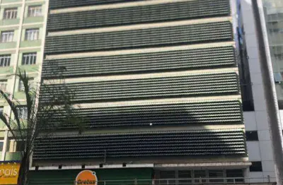 Vaga de garagem no centro com localização privilegiada. prédio com portaria 24h e elevador.
