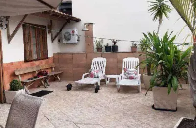 Terreno plano com 1.000m² no alto dos passos em rua plana e parte nobre do bairro. oportunidade para investidores e construtores. 3 casas no terreno.