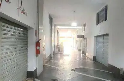 Loja com sobreloja em centro comercial na avenida rio branco no bairro manoel honório.