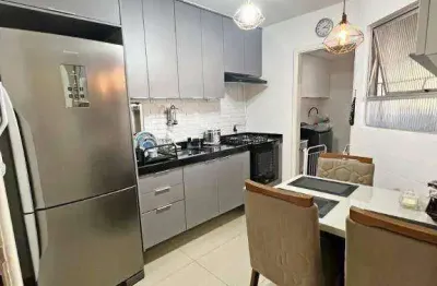 Apartamento garden reformado, 2 quartos com suíte, varanda, área externa e garagem. ambientes com móveis planejados. oportunidade no bom pastor.