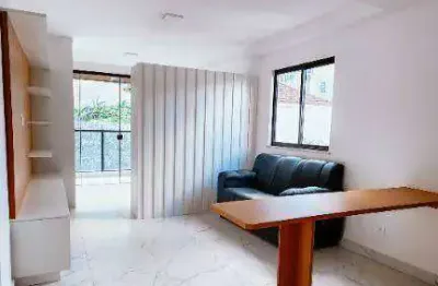 Studio mobiliado com varanda gourmet, vaga numerada, elevador, lazer no terraço. localização privilegiada no centro de juiz de fora.