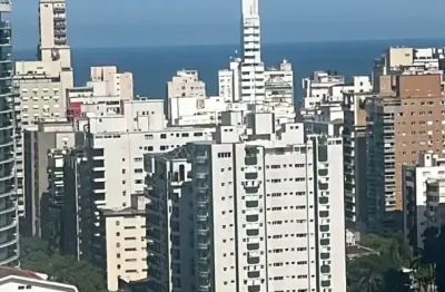 Morar no bairro mais nobre de Santos, com vista pro mar? Este é seu novo lar!