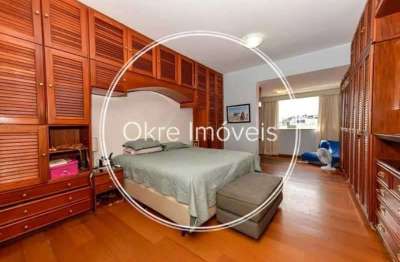 Cobertura linear na rua pompeu loureiro com 4 quartos sendo 3 suítes com armários, reformada em copacabana, área construída total de 330 m², 168 m² no iptu, 2 vagas de garagem