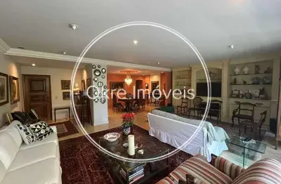 Apartamento à venda em rua tranquila da Lagoa, Rio de Janeiro 4 quartos 207m²