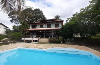 Linda casa no melhor condomínio de maria paula, 4 quartos, 1 suíte. terreno amplo, piscina, sauna, churrasqueira  e academia.