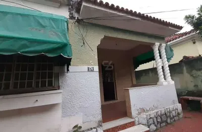 Casa linear, em terreno plano com 300m², toda ampla, 3 quartos.